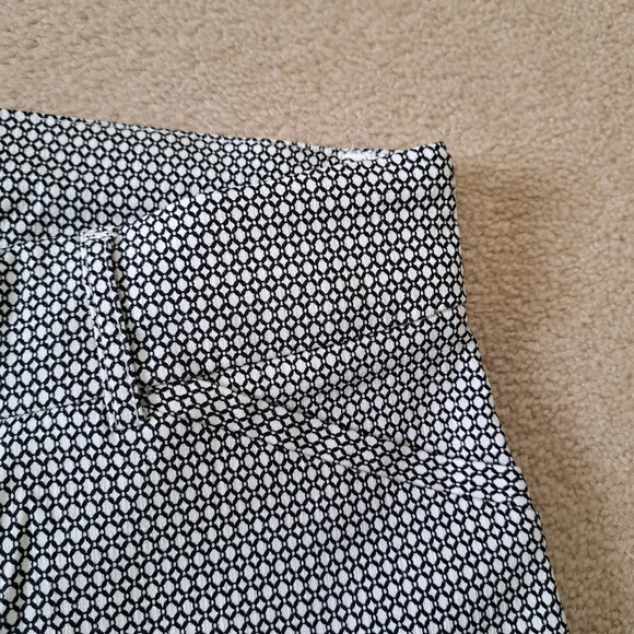 New! Hilary Radley Cropped Pants Black White Size 4 Tummy Control Patterned - Picture 4 of 11